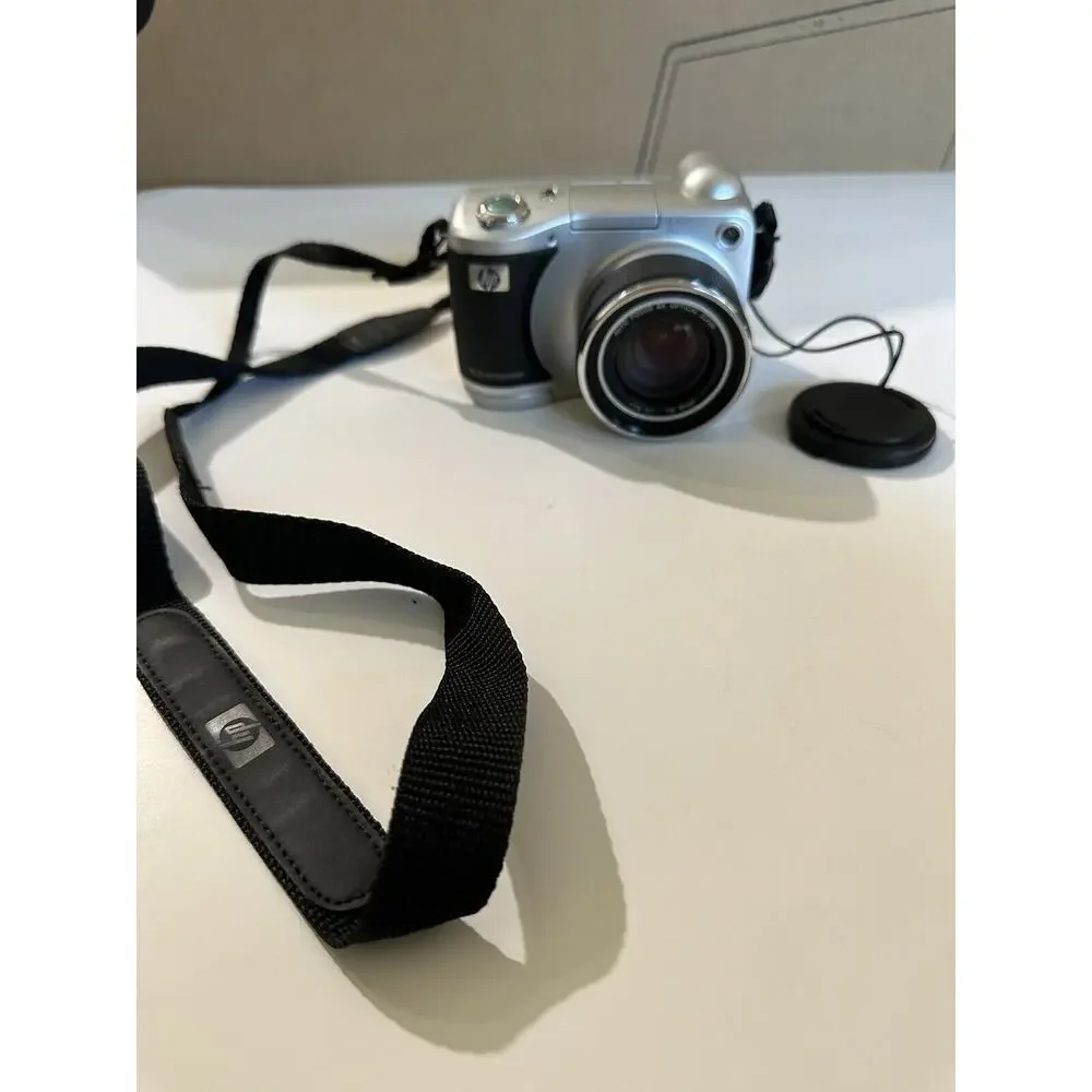 HP Photosmart 850 4.1MP Compact Digital Camera Silver For PARTS / Repair Only‎